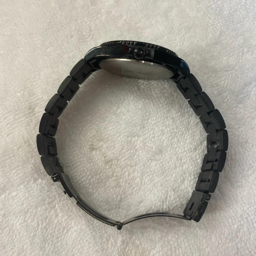 Timex Men’s Black on Black, Stainless Steel Bracelet. - Picture 4 of 6
